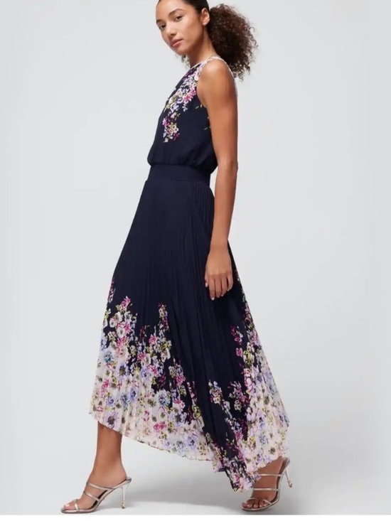 White House Black Market Dresses & Skirts - White House Black Market Navy Floral Smocked Pleated Midi Dress Sz 6